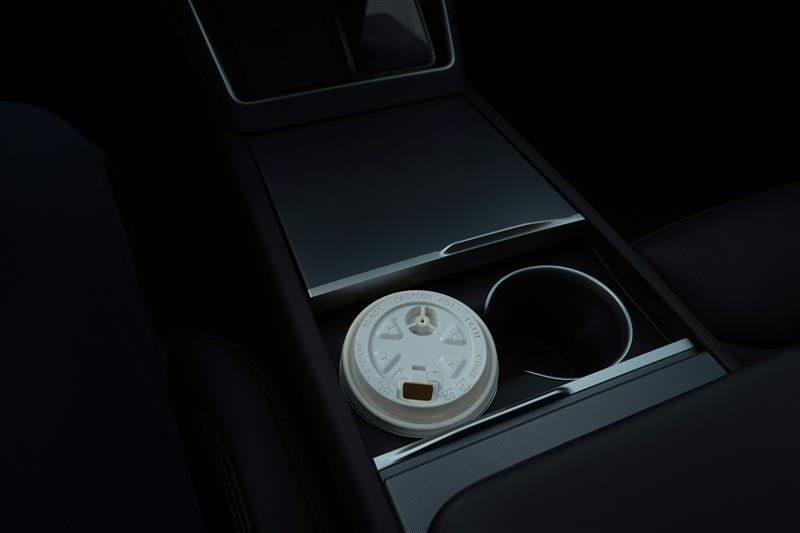 Kvapo šalinimas automobilyje: ar visada pakanka oro gaiviklio?